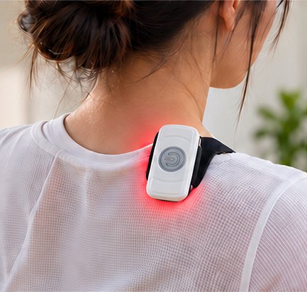 SOLIGHT worn on the shoulder: upper back