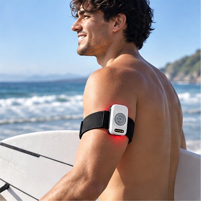 SOLIGHT worn on the upper arm: outdoors